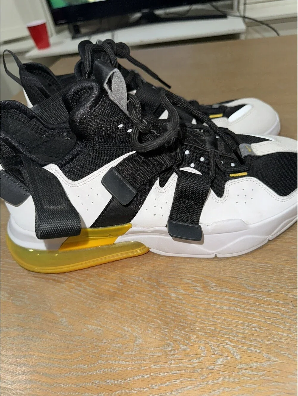 Nike Air Edge 270 White Black Yellow AQ8764 001 Men's Basketball Shoes Size 10.5